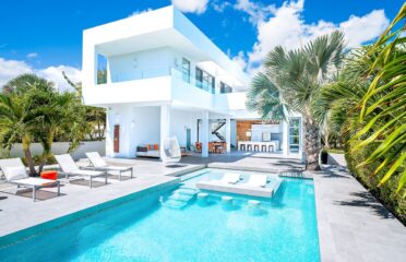 White Villas, 2-bedroom luxury beachside villa