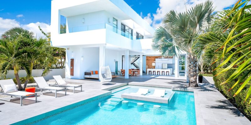 White Villas, 2-bedroom luxury beachside villa